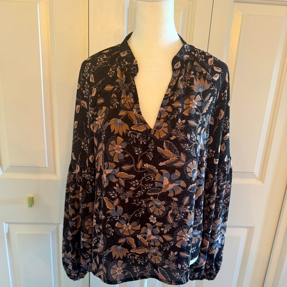 Evereve dark floral long sleeve blouse size small - Picture 1 of 5